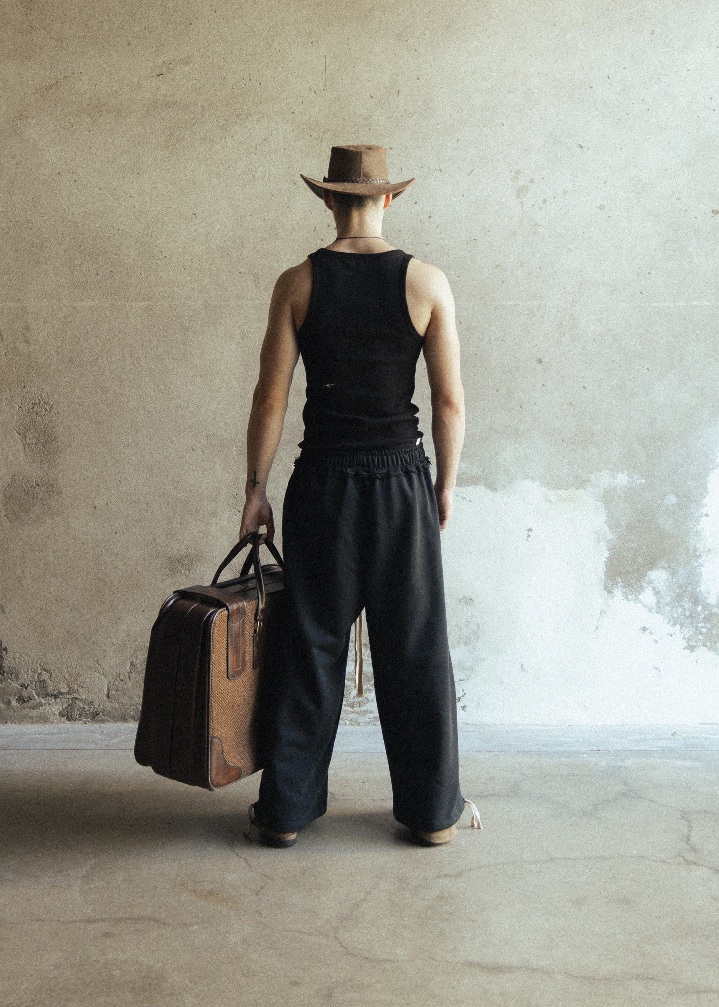 TRUCKER TANK TOP BLACK